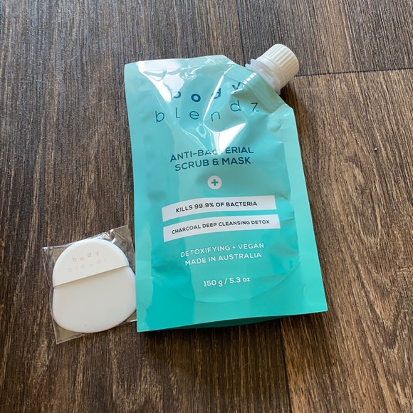 Body Blendz Mask with Brush - Picture 1 of 3